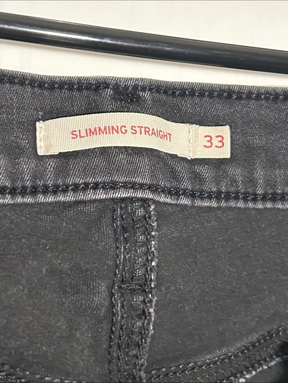 Levi's Straight Leg Jeans in Black Slimming Straight Size 33 - Picture 3 of 3